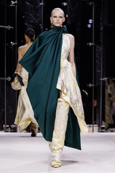 Look 48